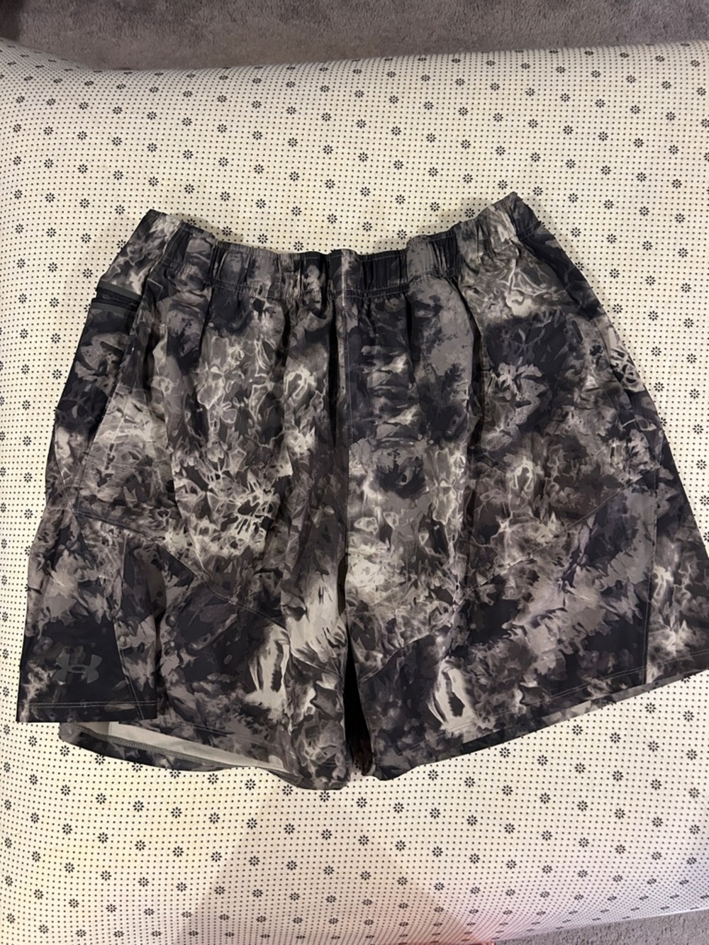 Under Armour Men’s Gray & Black Tie-Dye Performance Shorts